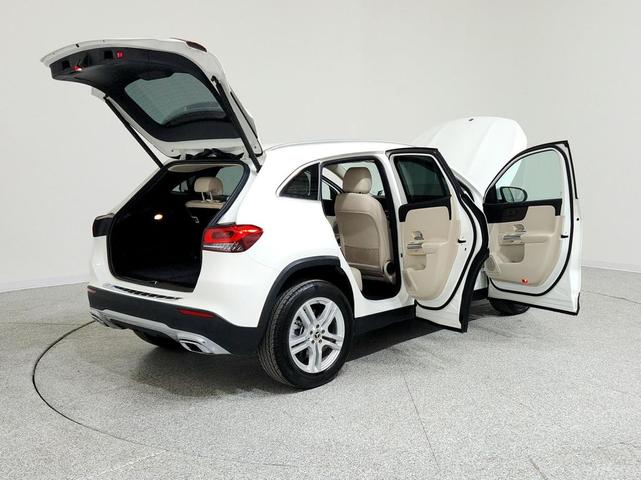 Photo of 2022 Polar White Mercedes-Benz GLA 250