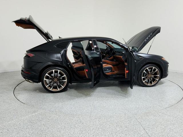 Photo of 2023 MATTE BLACK Lamborghini Urus