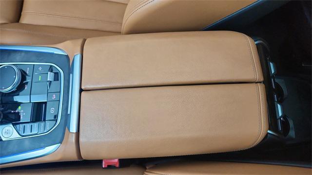 Photo of 2022 Manhattan Green Metallic BMW X7