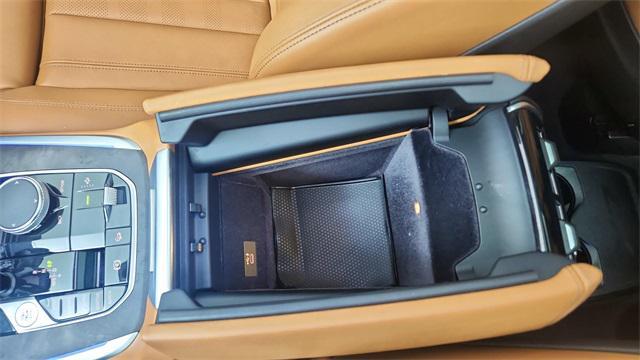 Photo of 2022 Manhattan Green Metallic BMW X7