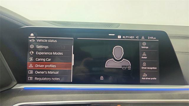 Photo of 2022 Manhattan Green Metallic BMW X7