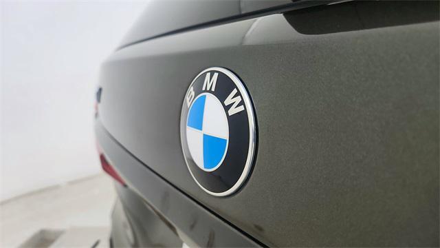 Photo of 2022 Manhattan Green Metallic BMW X7