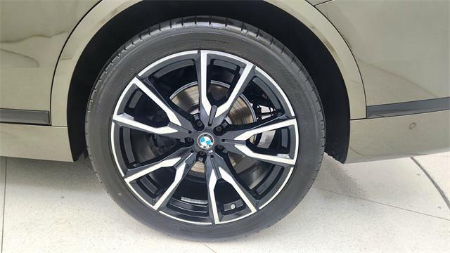Photo of 2022 Manhattan Green Metallic BMW X7