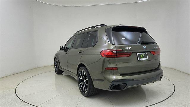 Photo of 2022 Manhattan Green Metallic BMW X7
