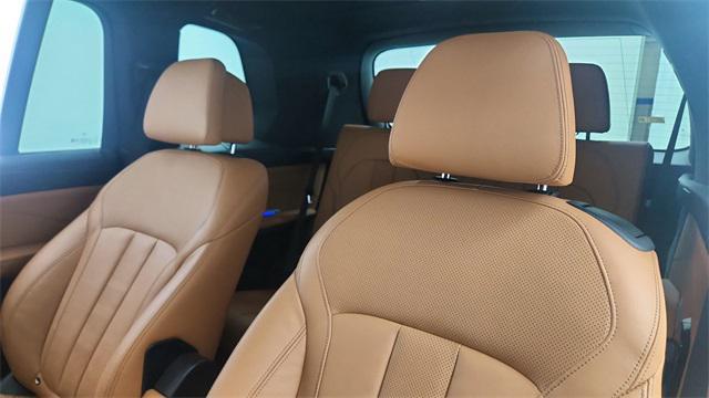 Photo of 2022 Manhattan Green Metallic BMW X7