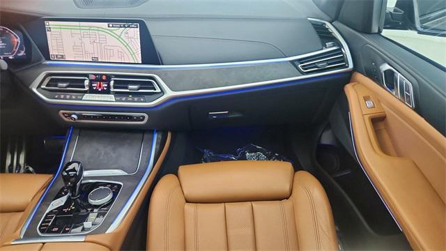 Photo of 2022 Manhattan Green Metallic BMW X7