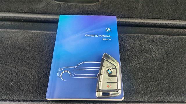 Photo of 2022 Manhattan Green Metallic BMW X7