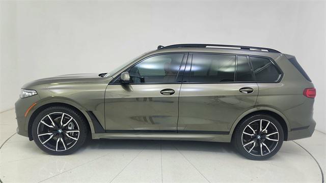Photo of 2022 Manhattan Green Metallic BMW X7