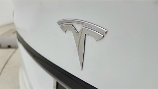 Photo of 2022 Pearl White Multi-Coat Tesla Model S
