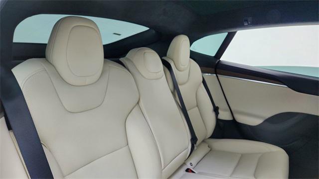 Photo of 2022 Pearl White Multi-Coat Tesla Model S