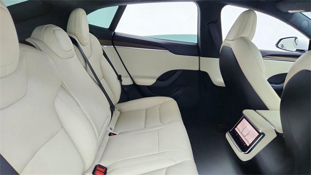 Photo of 2022 Pearl White Multi-Coat Tesla Model S