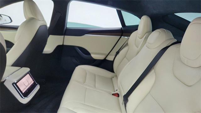 Photo of 2022 Pearl White Multi-Coat Tesla Model S