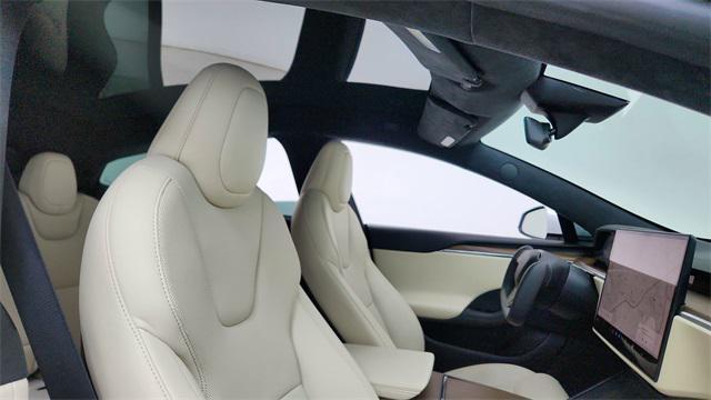 Photo of 2022 Pearl White Multi-Coat Tesla Model S