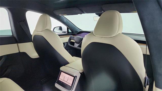 Photo of 2022 Pearl White Multi-Coat Tesla Model S
