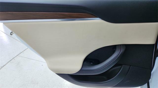 Photo of 2022 Pearl White Multi-Coat Tesla Model S