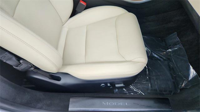 Photo of 2022 Pearl White Multi-Coat Tesla Model S