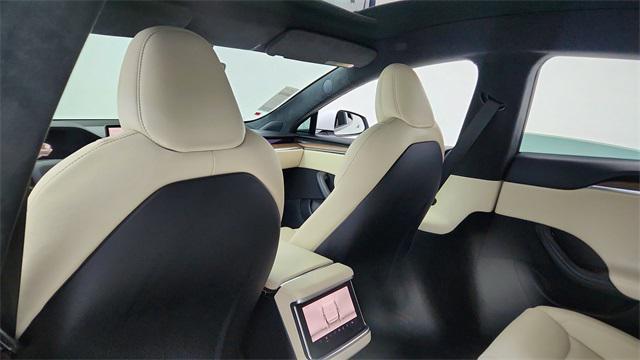 Photo of 2022 Pearl White Multi-Coat Tesla Model S