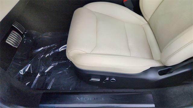 Photo of 2022 Pearl White Multi-Coat Tesla Model S