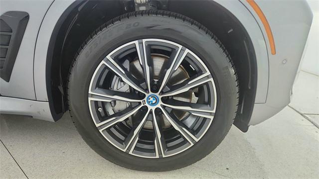 Photo of 2025 Skyscraper Grey Metallic BMW X5 PHEV