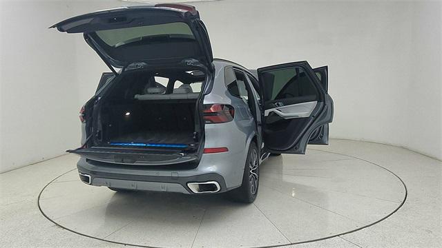 Photo of 2025 Skyscraper Grey Metallic BMW X5 PHEV
