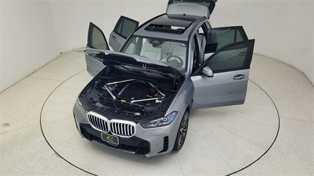 Photo of 2025 Skyscraper Grey Metallic BMW X5 PHEV