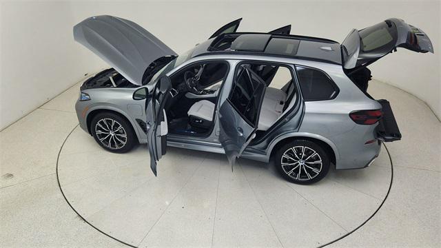 Photo of 2025 Skyscraper Grey Metallic BMW X5 PHEV