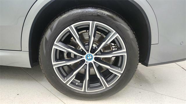 Photo of 2025 Skyscraper Grey Metallic BMW X5 PHEV