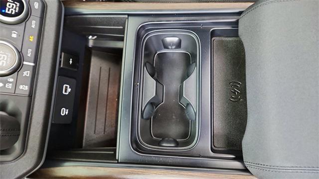 Photo of 2023 Gray Land Rover Defender