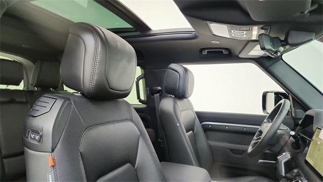 Photo of 2023 Gray Land Rover Defender