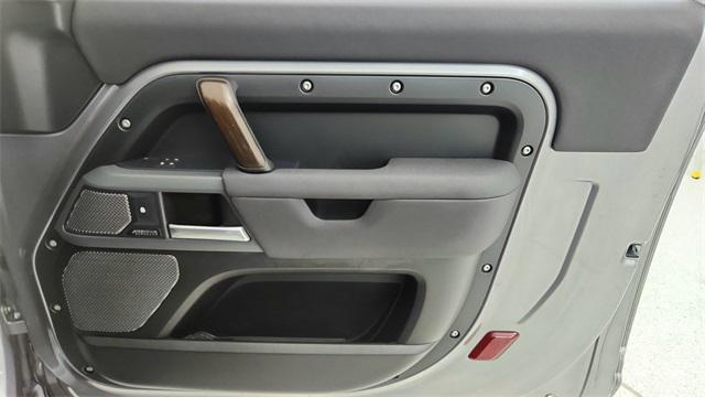Photo of 2023 Gray Land Rover Defender