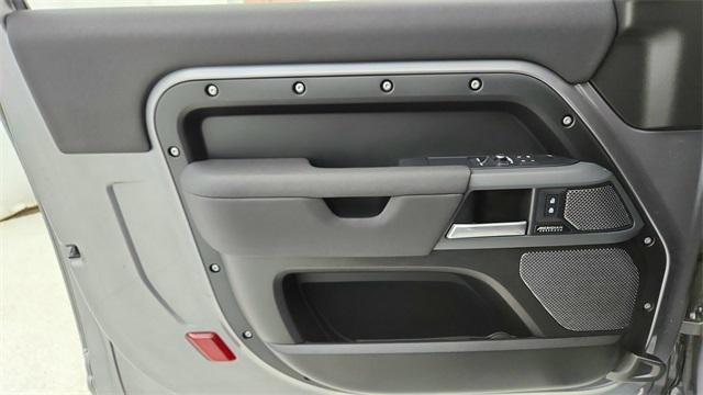 Photo of 2023 Gray Land Rover Defender