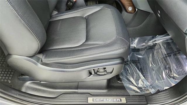 Photo of 2023 Gray Land Rover Defender