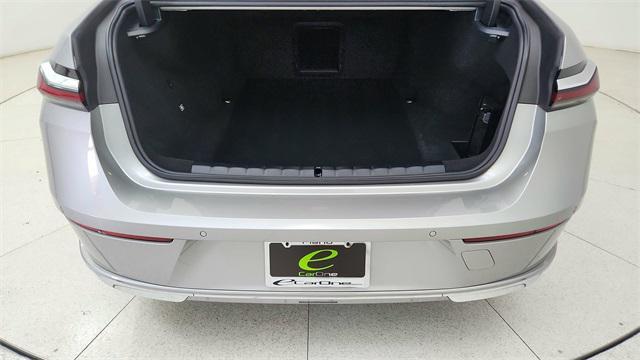 Photo of 2024 Space Silver Metallic BMW i7