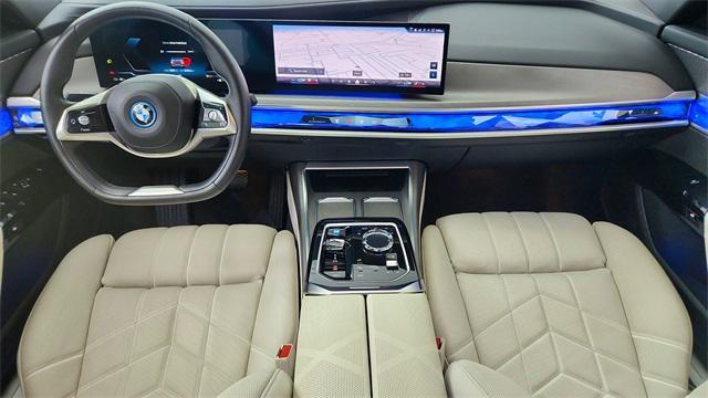 Photo of 2024 Space Silver Metallic BMW i7