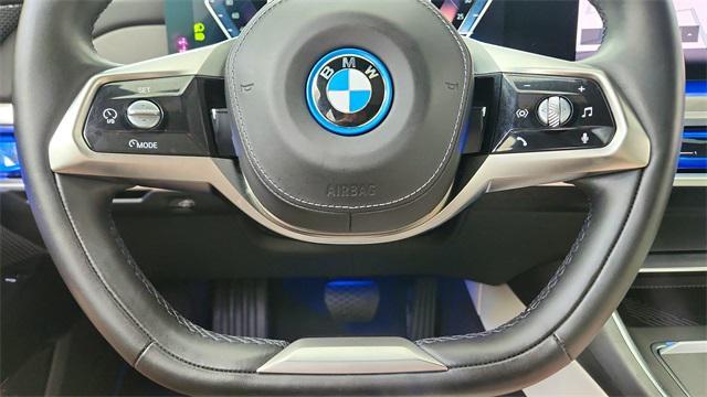 Photo of 2024 Space Silver Metallic BMW i7