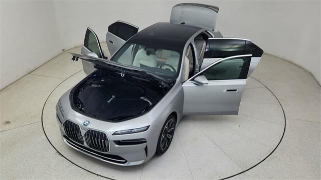 Photo of 2024 Space Silver Metallic BMW i7