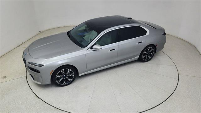 Photo of 2024 Space Silver Metallic BMW i7