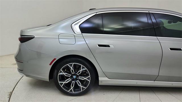 Photo of 2024 Space Silver Metallic BMW i7