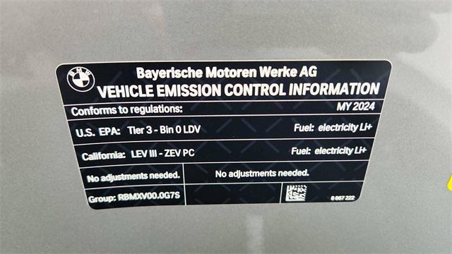 Photo of 2024 Space Silver Metallic BMW i7