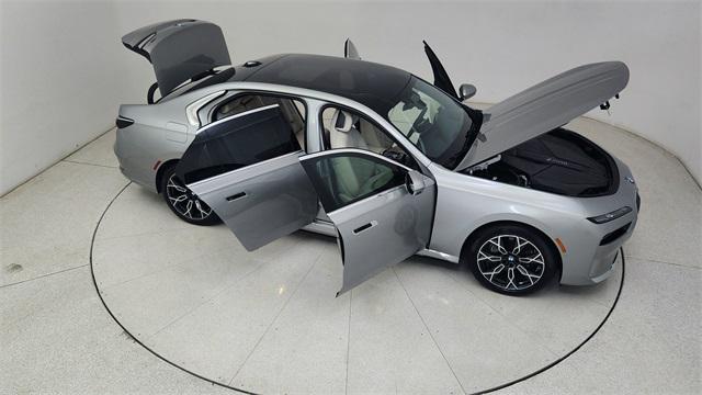 Photo of 2024 Space Silver Metallic BMW i7