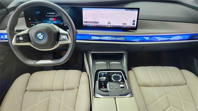 Photo of 2024 Space Silver Metallic BMW i7