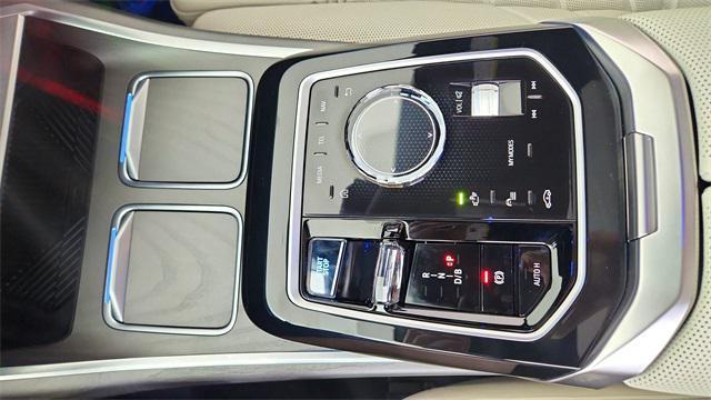 Photo of 2024 Space Silver Metallic BMW i7