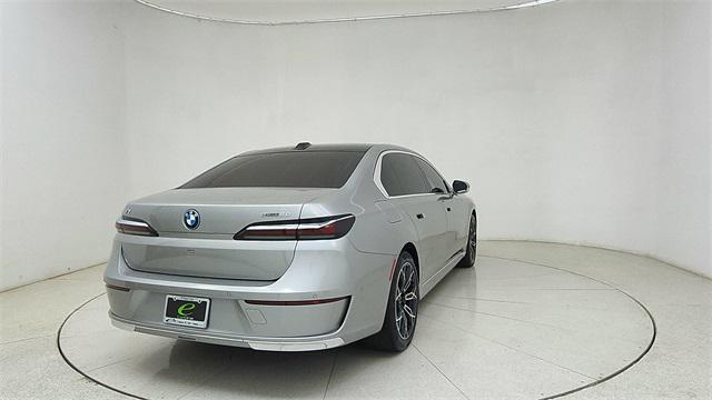 Photo of 2024 Space Silver Metallic BMW i7