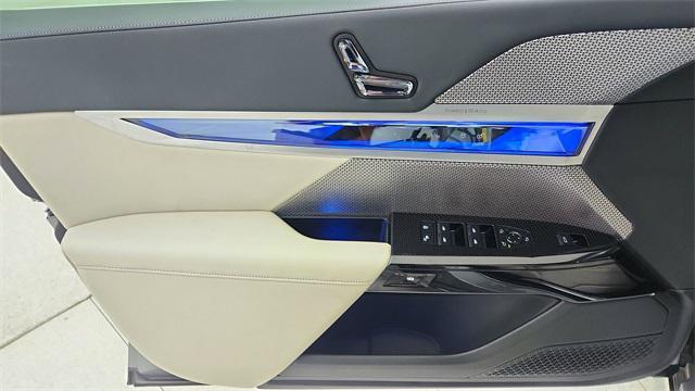 Photo of 2024 Space Silver Metallic BMW i7
