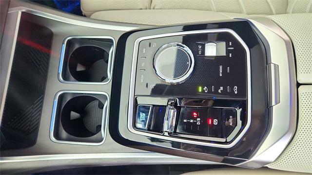 Photo of 2024 Space Silver Metallic BMW i7