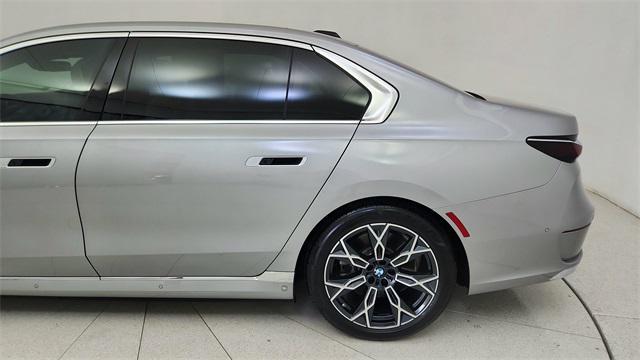 Photo of 2024 Space Silver Metallic BMW i7