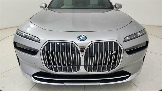 Photo of 2024 Space Silver Metallic BMW i7
