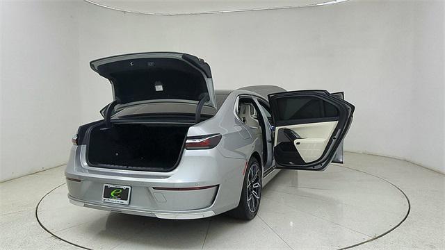Photo of 2024 Space Silver Metallic BMW i7