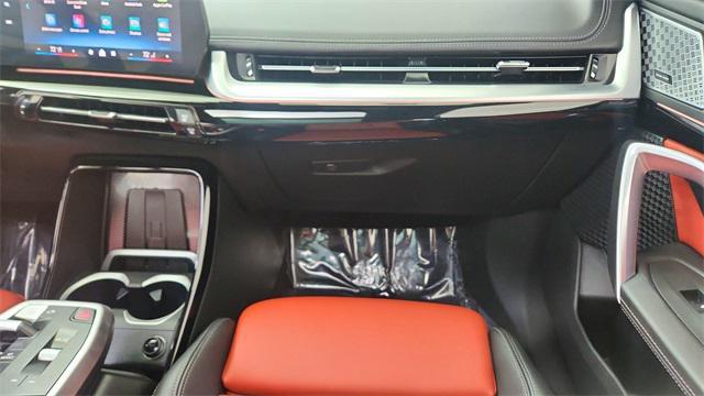 Photo of 2024 Mineral White Metallic BMW X1