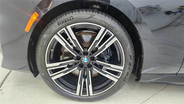Photo of 2024 Black BMW i7